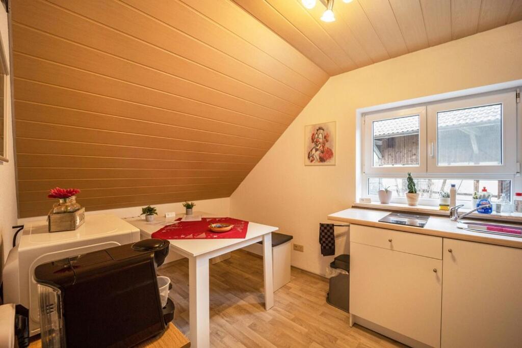 Ferienwohnung im Grünen, 10 km RV, 30 km Bodensee, Küche Bad Balkon Wolpertswende Exterior foto