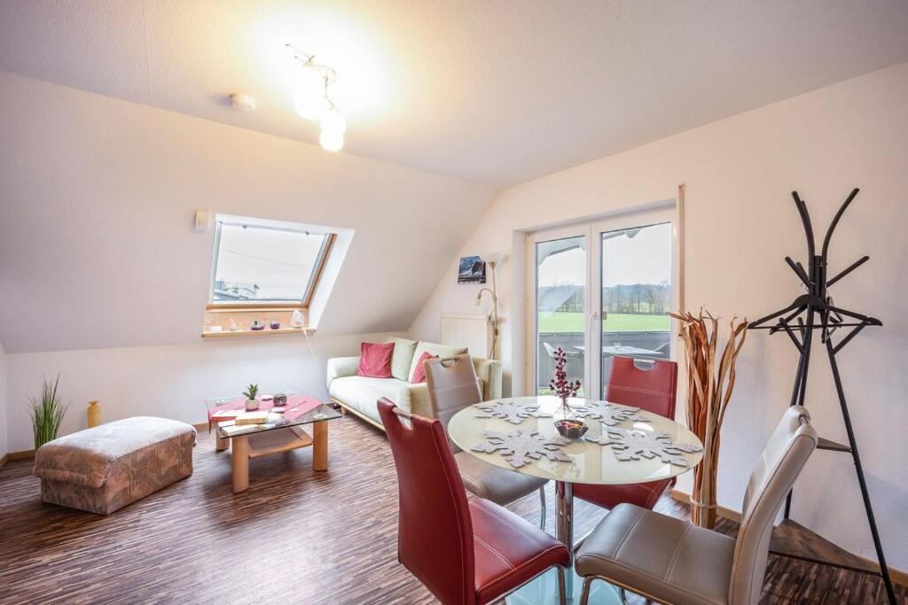Ferienwohnung im Grünen, 10 km RV, 30 km Bodensee, Küche Bad Balkon Wolpertswende Exterior foto